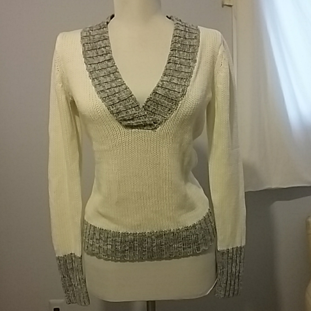 V-Neck sweater by Grane